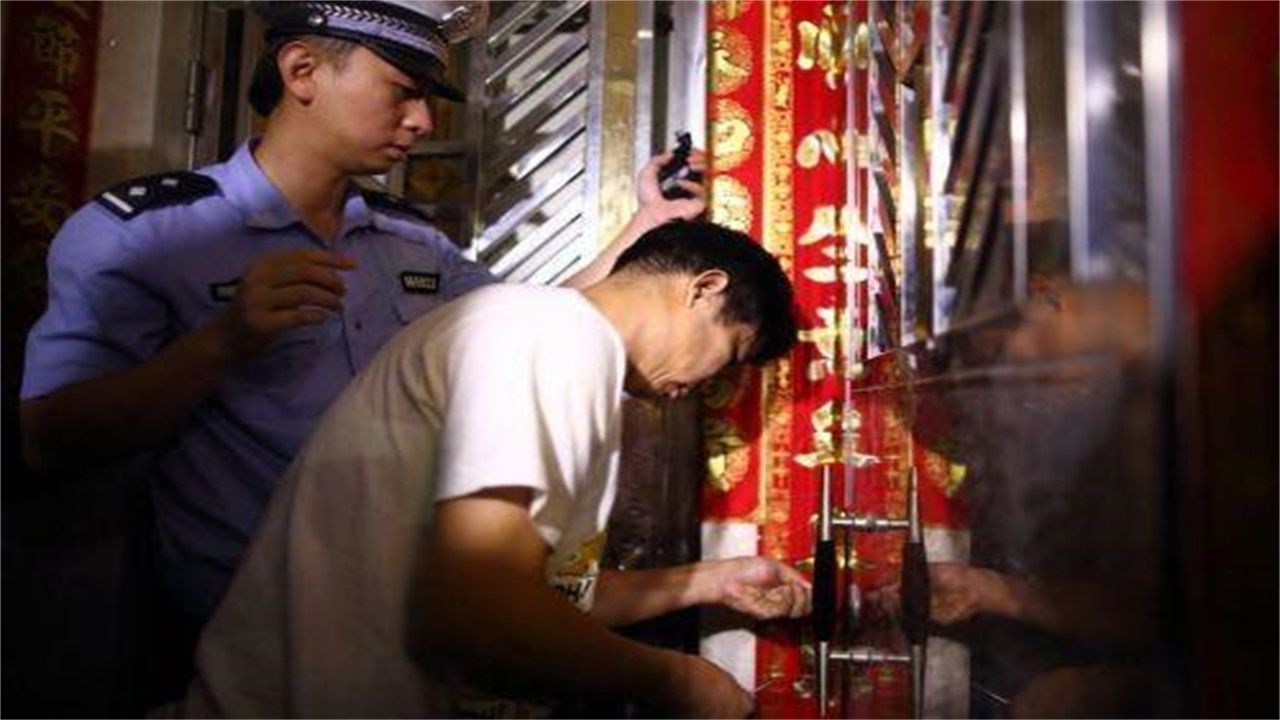 绥阳请开锁师傅开了锁后，师傅为什么一般都不进门，就算主人请也不进去？